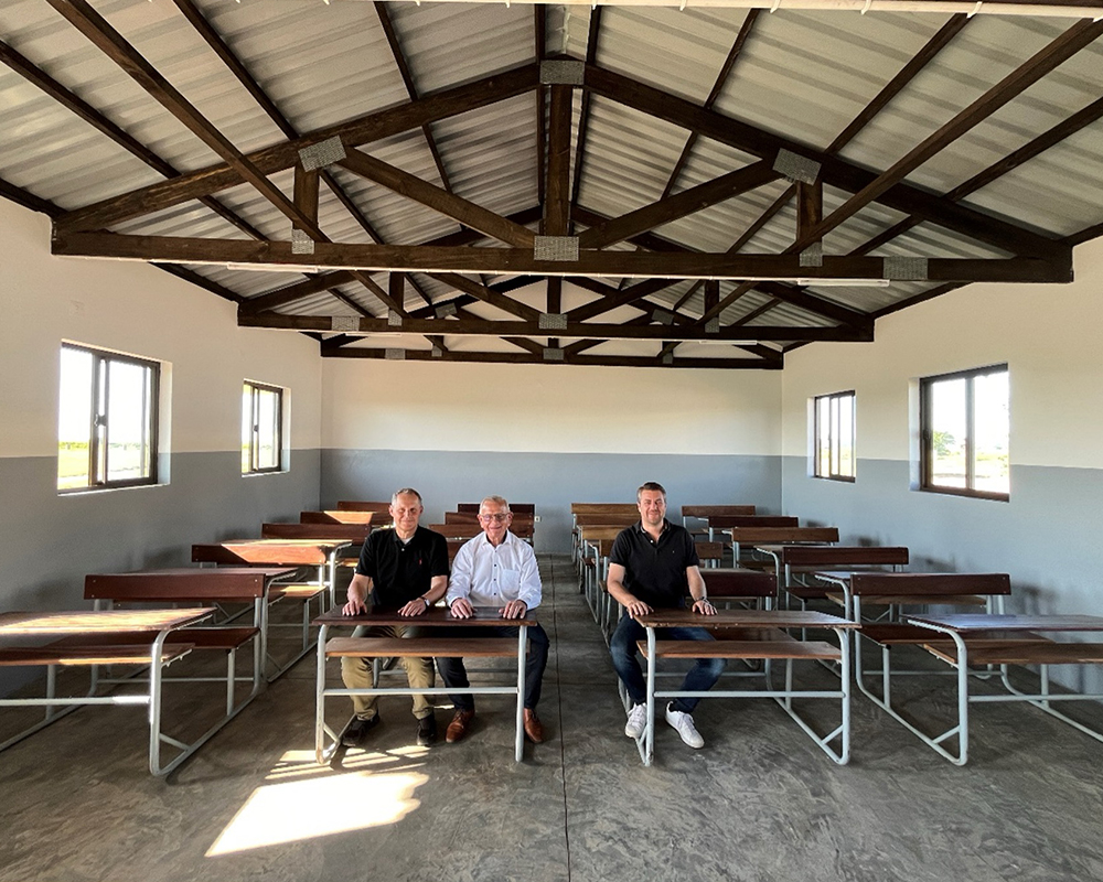 Einweihung neuer Schulen am 30. April 2024